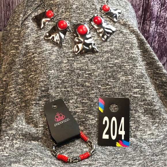 Red STATEMENT short necklace with earrings & bracelet - Picture 5 of 5